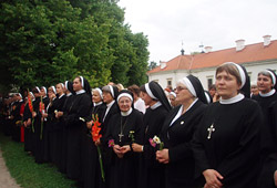 Šv. Kazimiero seserys Žolinės atlaiduose. 2008 m.