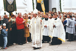 Šiaulių vyskupas E. Bartulis iškilmingai įžengė į Šiaulių katedrą 1997 m. liepos 13 d.