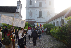 Jaunieji piligrimai užsuko į Tytuvėnų šventovę